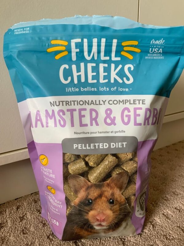 Chuột Hamster Ăn Gì Sẽ Chết? Cẩm Nang Chi Tiết Về Thức Ăn Cấm Tuyệt Đối